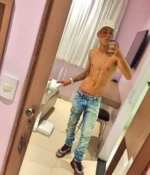 shirtless boys 5cf3894776e9a.jpg