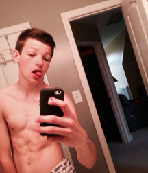 shirtless boys 5cf38d5b81867.jpg