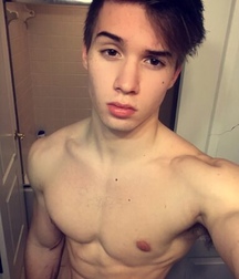 shirtless boys 5cfa900d7c9e3.jpg