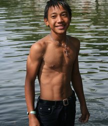 shirtless boys 5cfa92499b173.jpg