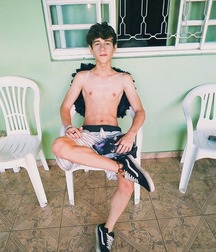 shirtless boys 5cfcb1bc99a9e.jpg
