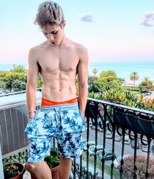 shirtless boys 5cfcb37d0a5a8.jpg