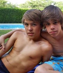 shirtless boys 5d0211d488043.jpg