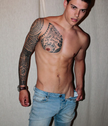 shirtless boys 5d05501200e70.jpg