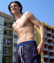 shirtless boys 5d0b496b96780.jpg