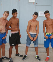 shirtless boys 5d0b4d059b125.jpg