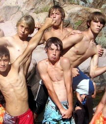 shirtless boys 5d0b4d1408da7.jpg