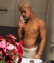 shirtless boys 5d0dce2726d35.jpg