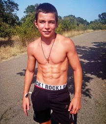 shirtless boys 5d10ec92d38a1.jpg
