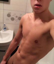 boys nude 5d11264f22235.jpg