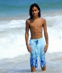 shirtless boys 5d1875da72805.jpg