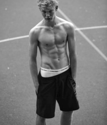 shirtless boys 5d1bb0fd31e10.jpg