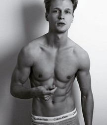 shirtless boys 5d1bb10ce2106.jpg