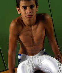 shirtless boys 5d219eea09fef.jpg
