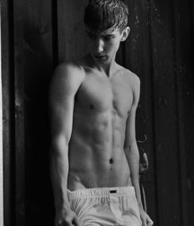 shirtless boys 5d21a0a068e11.jpg