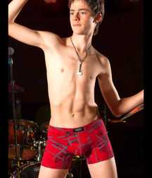 shirtless boys 5d23810650d5f.jpg