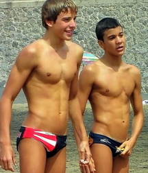 shirtless boys 5d2381999bd83.jpg