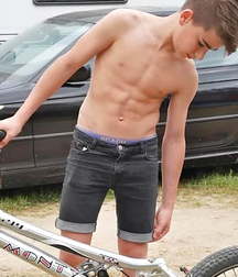 shirtless boys 5d25eef4482a7.jpg