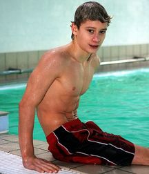 shirtless boys 5d2b0bd387511.jpg