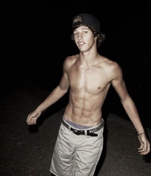 shirtless boys 5d2b0d042e73e.jpeg