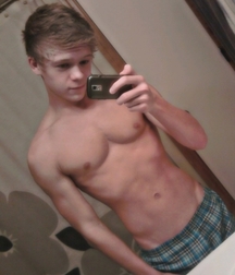 shirtless boys 5d2b0df3eccbf.jpg