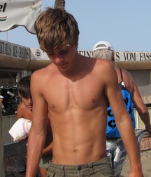 shirtless boys 5d2f200006035.jpg