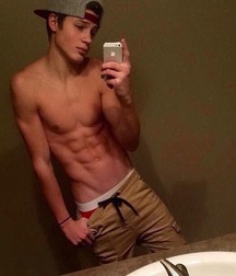 shirtless boys 5d2f20be4e13e.jpg