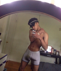 shirtless boys 5d2f20fd01f61.jpg