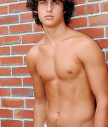 shirtless boys 5d2f2195254eb.jpg