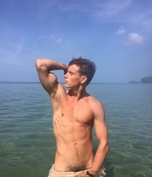 shirtless boys 5d3215486d705.jpg