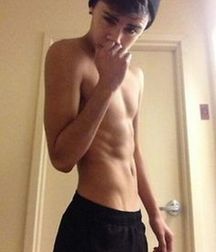 shirtless boys 5d3297b34673f.jpg