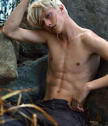 shirtless boys 5d329abb9b7cd.jpg