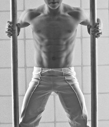 shirtless boys 5d336292f09a7.jpg