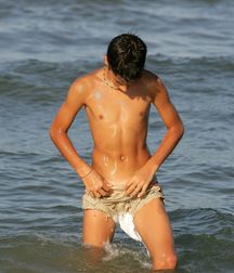 shirtless boys 5d3363e5bffcb.jpg