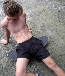 shirtless boys 5d3364d76785c.jpg