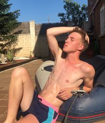 shirtless boys 5d388050c48d0.jpg