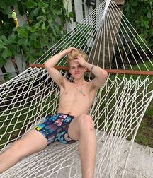 shirtless boys 5d3880597a6f0.jpg