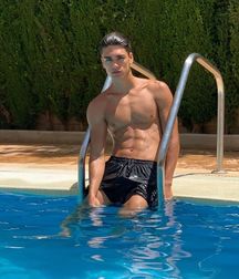 shirtless boys 5d39e34abdef7.jpg