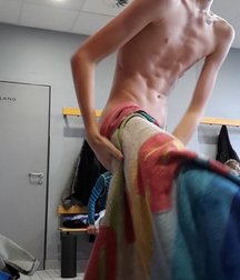 shirtless boys 5d39e41b930cd.jpg