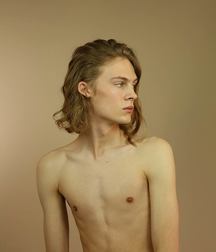 shirtless boys 5d39e567ddfd0.jpg