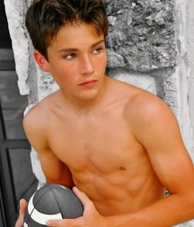 shirtless boys 5d39e5c981fb2.jpg