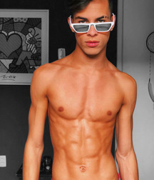 shirtless boys 5d39e611237be.jpg