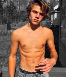 shirtless boys 5d39e64f4fa91.jpg