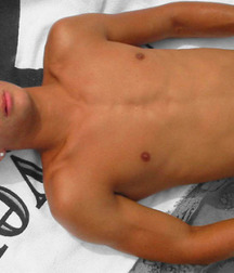 shirtless boys 5d39e6ca71cb1.jpg