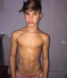 shirtless boys 5d3d605e3b991.jpg