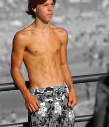 shirtless boys 5d3f192c82e7d.jpg