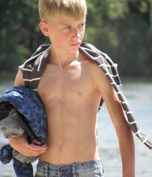 shirtless boys 5d41b48a5b191.jpg