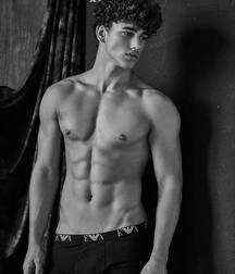 shirtless boys 5d41b7c579d4f.jpg