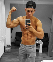 shirtless boys 5d41b8059015b.jpg