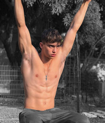 shirtless boys 5d4453af44485.jpg